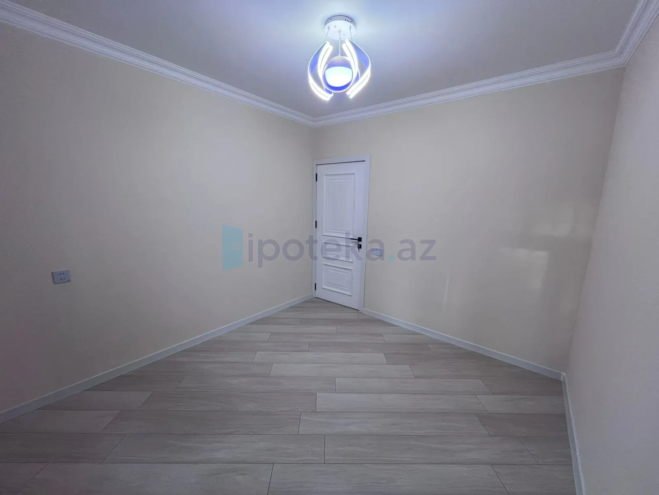 Satılır 4 otaqlı köhnə tikili 105 m²