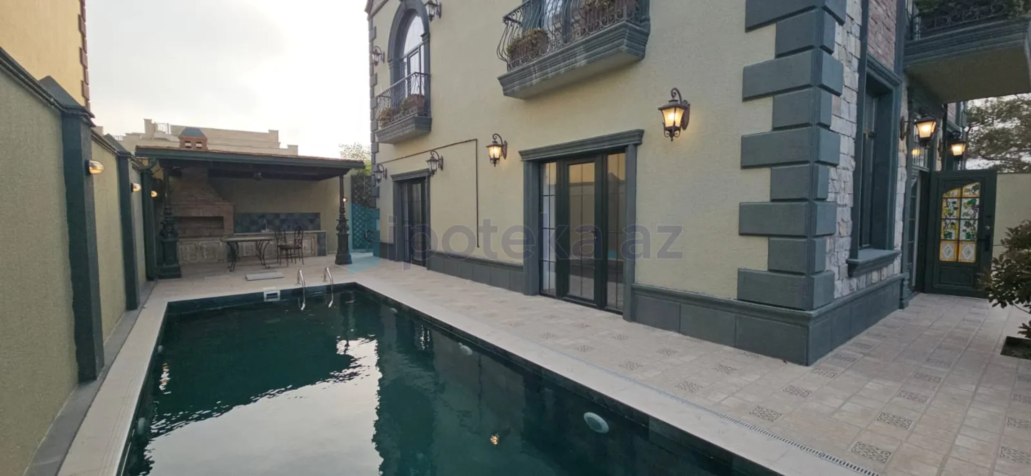 Satılır 7 otaqlı həyət evi 360 m²