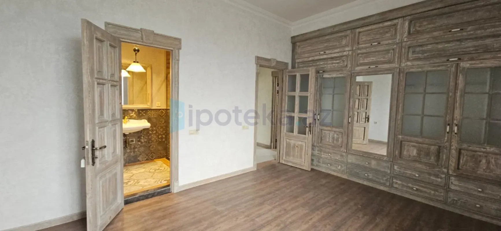 Satılır 7 otaqlı həyət evi 360 m²