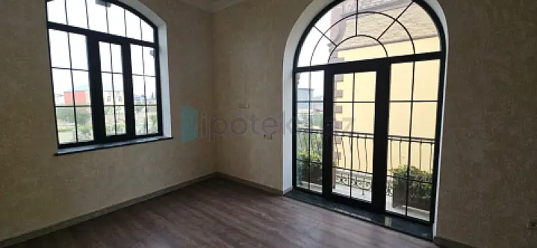 Satılır 7 otaqlı həyət evi 360 m²