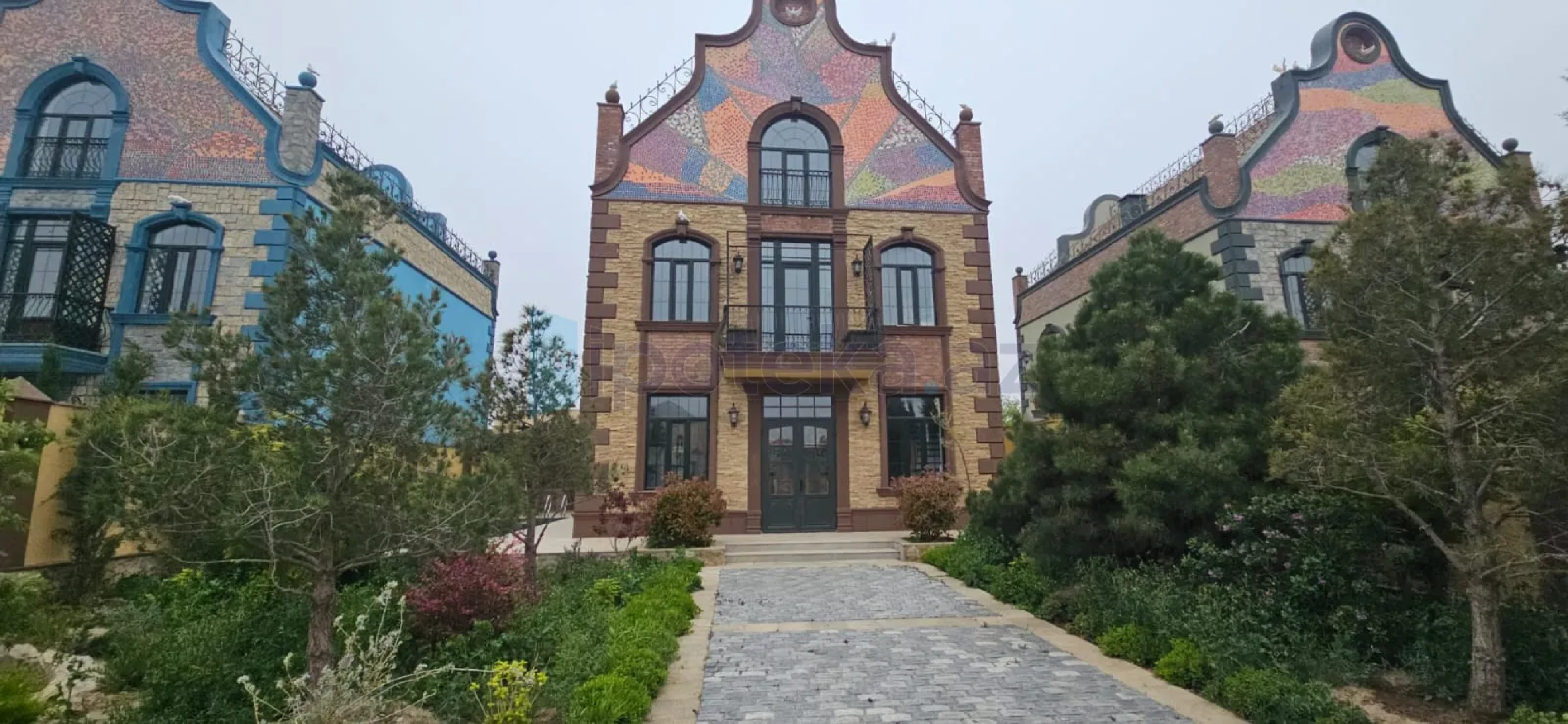 Satılır 7 otaqlı həyət evi 360 m²