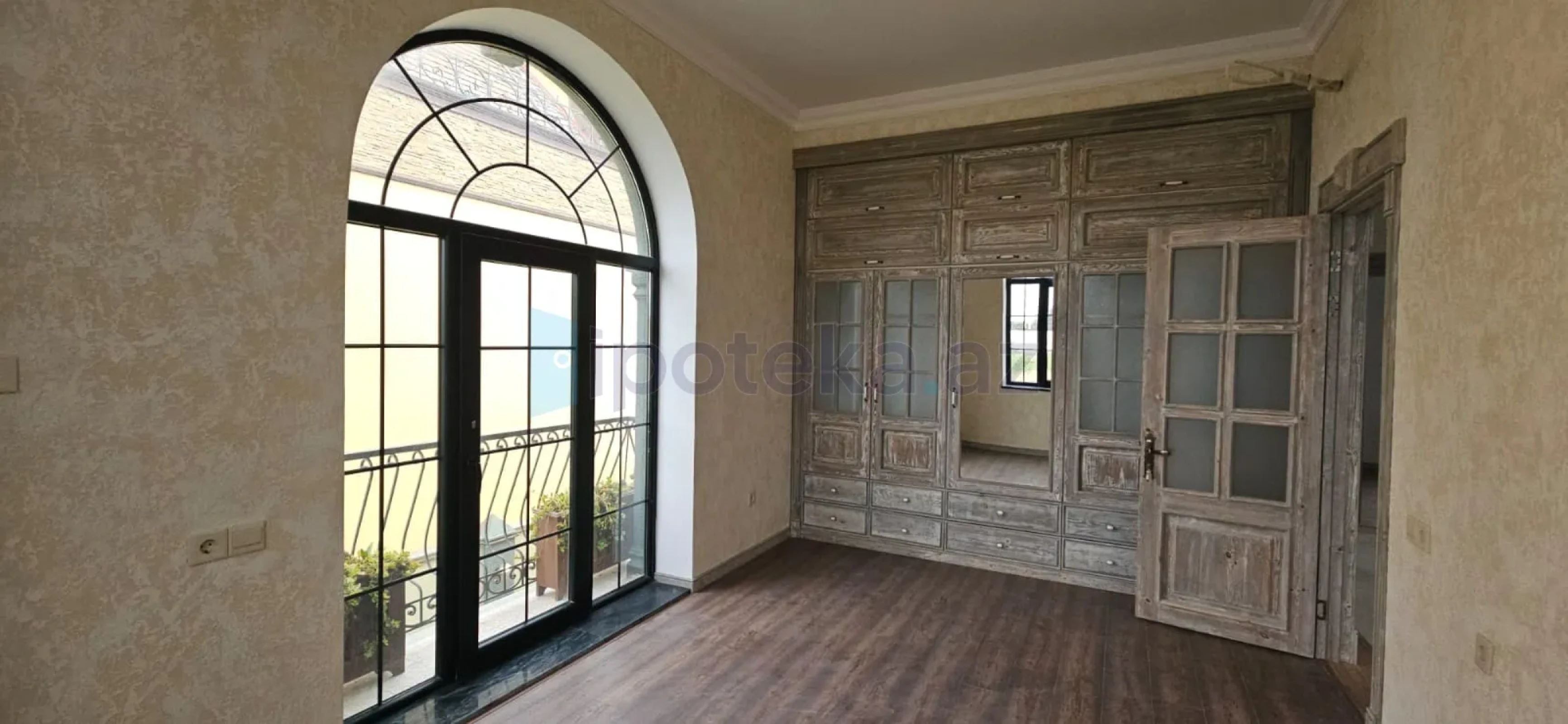 Satılır 7 otaqlı həyət evi 360 m²