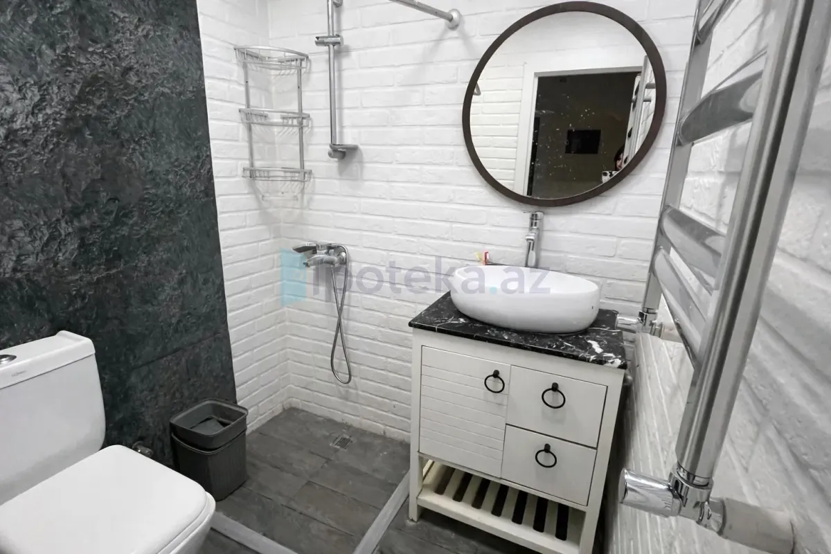 Satılır 2 otaqlı köhnə tikili 63 m²