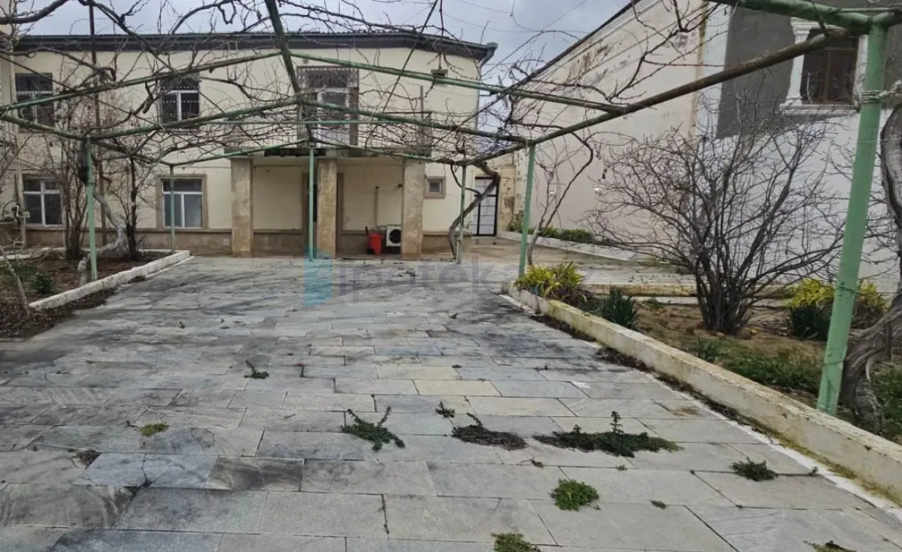 Satılır 6 otaqlı həyət evi 300 m²