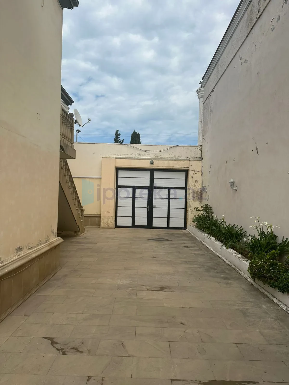 Satılır 6 otaqlı həyət evi 300 m²