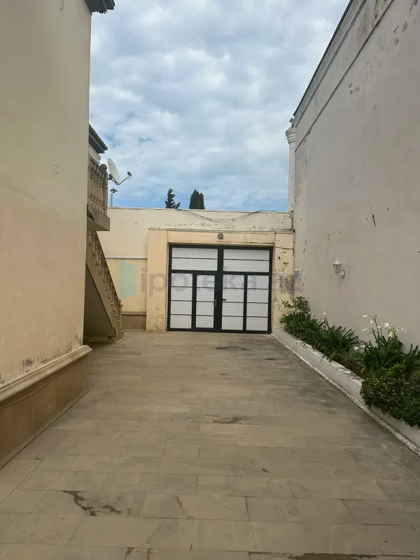 Satılır 6 otaqlı həyət evi 300 m²