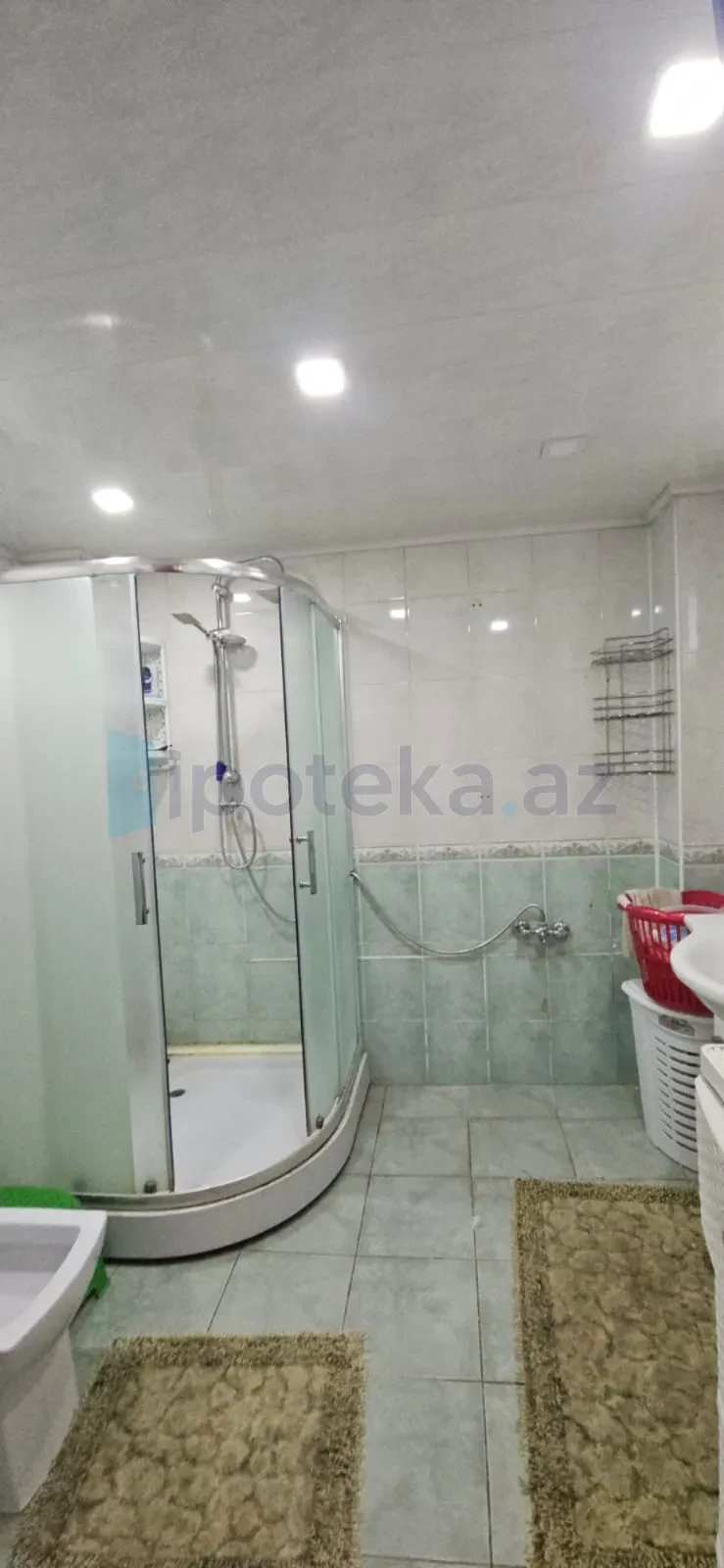 Satılır 6 otaqlı həyət evi 300 m²