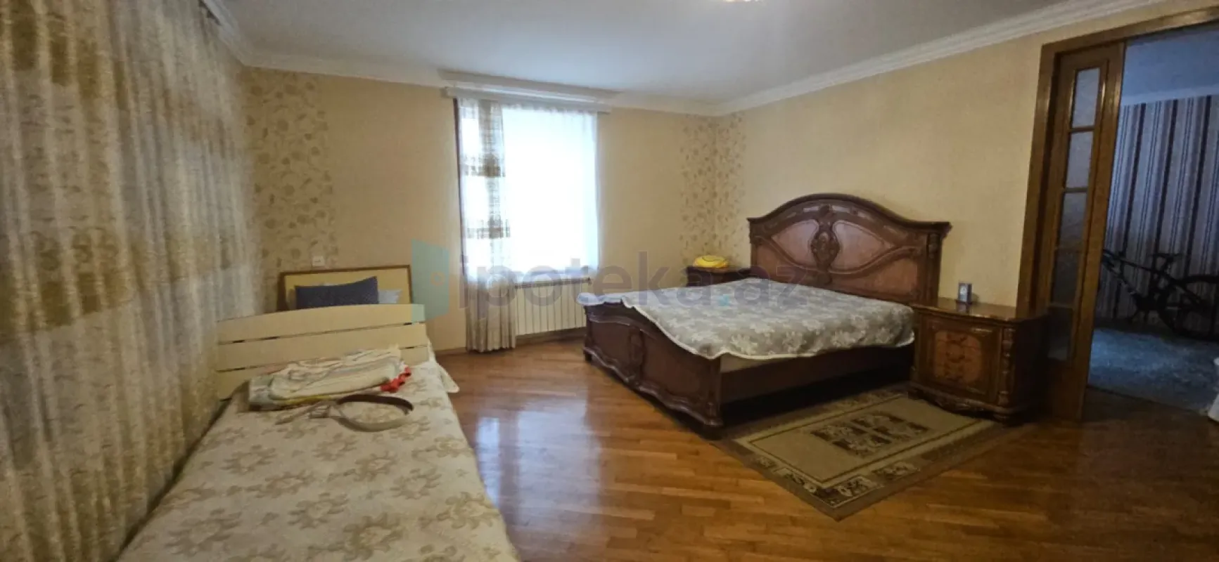 Satılır 6 otaqlı həyət evi 300 m²