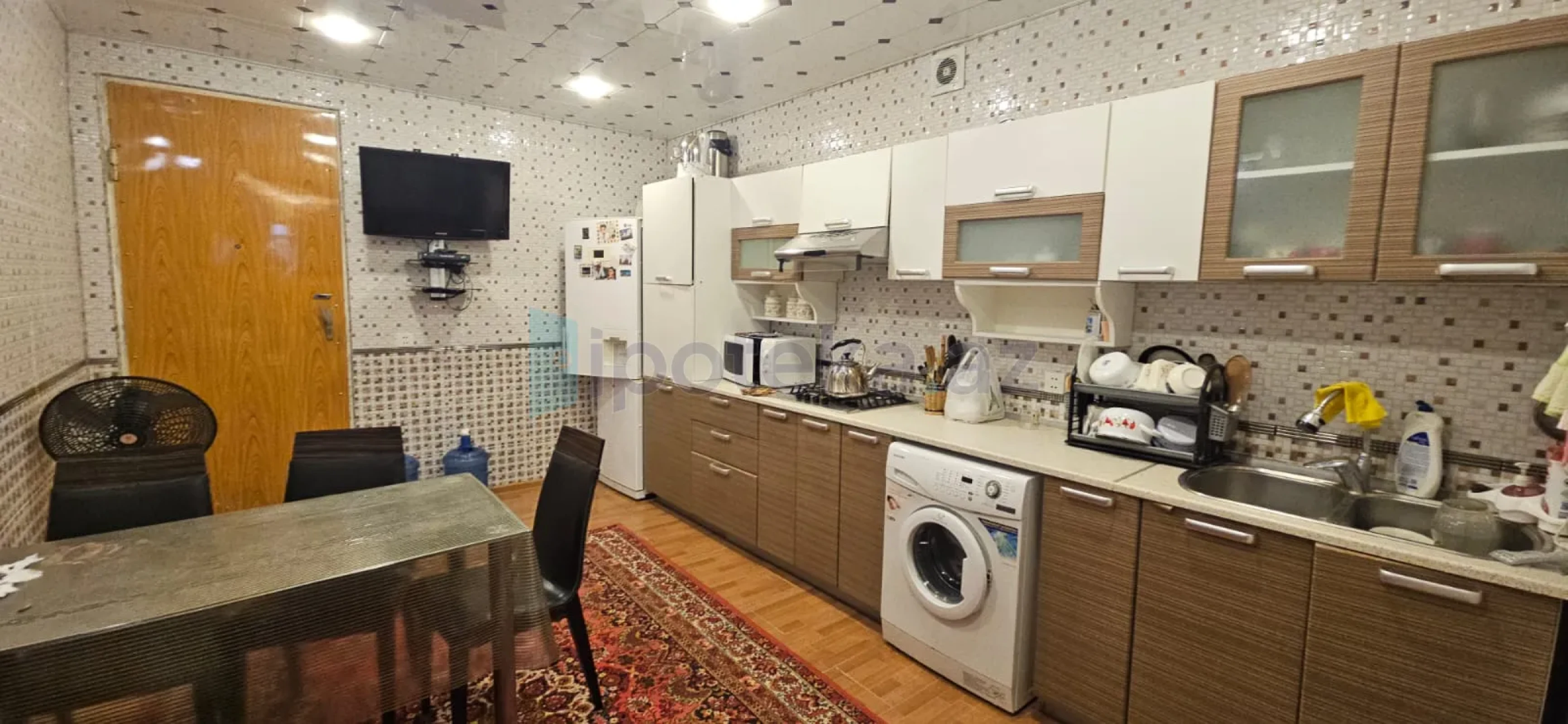Satılır 6 otaqlı həyət evi 300 m²