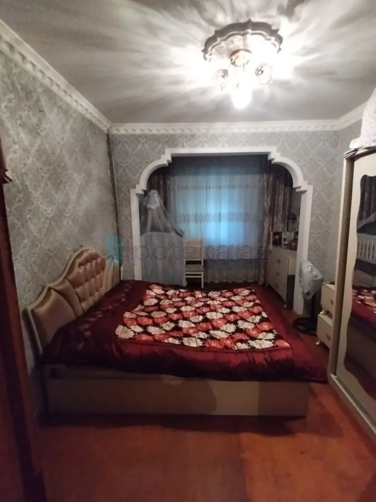 Satılır 2 otaqlı köhnə tikili 79 m²