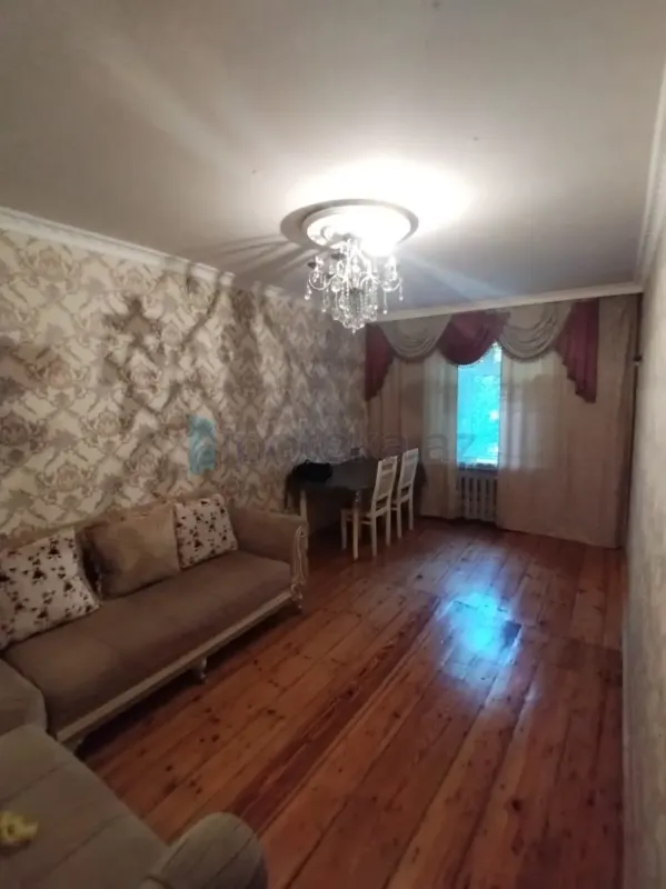 Satılır 2 otaqlı köhnə tikili 79 m²