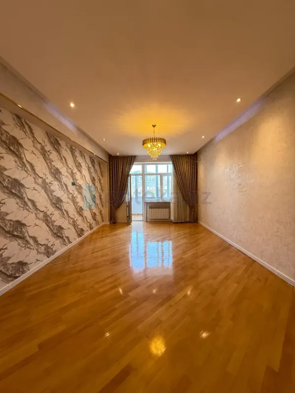 Satılır 3 otaqlı yeni tikili 135 m²