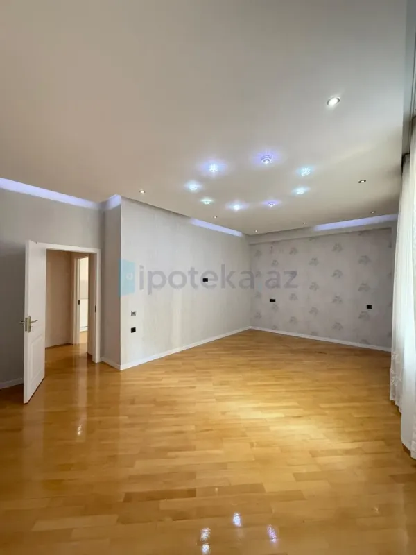 Satılır 3 otaqlı yeni tikili 135 m²