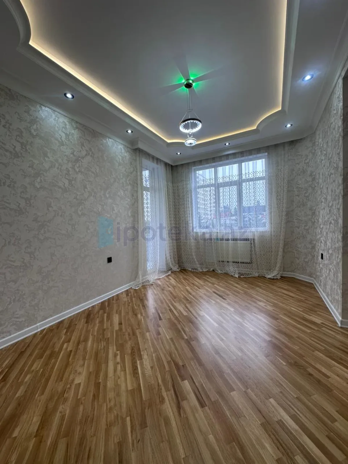Satılır 3 otaqlı yeni tikili 125 m²