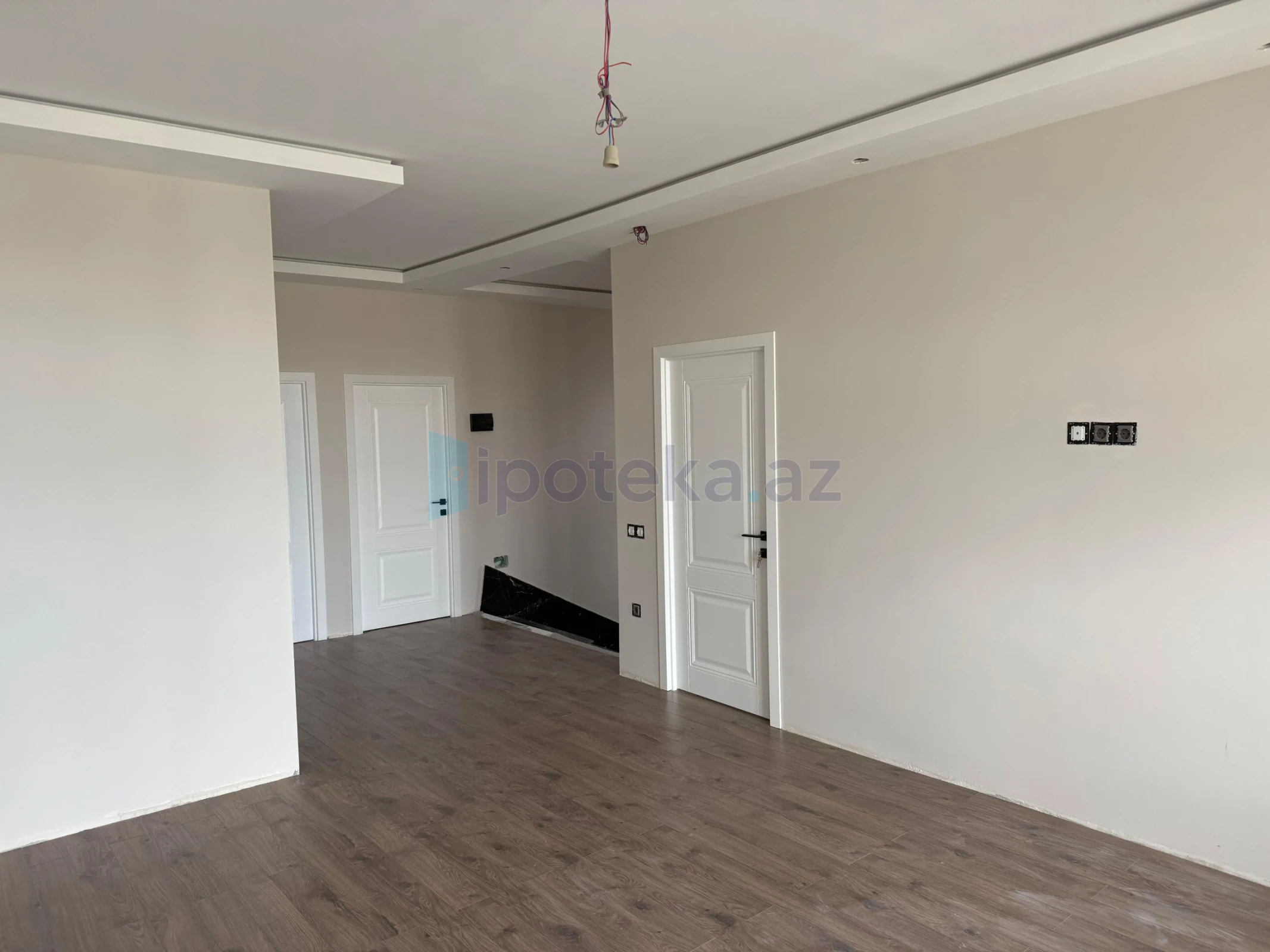 Satılır 6 otaqlı mənzil 230 m²