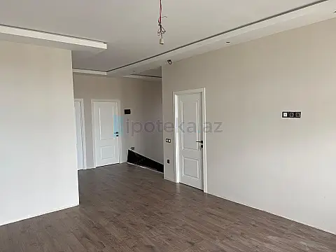 Satılır 6 otaqlı mənzil 230 m²