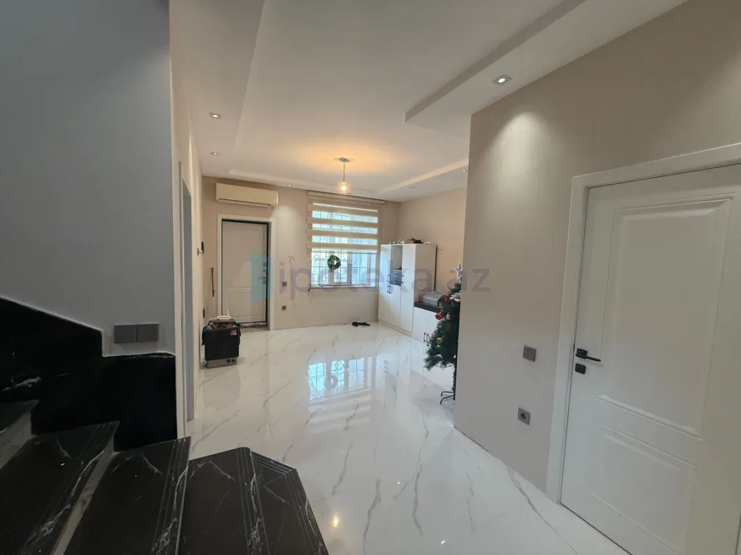 Satılır 6 otaqlı mənzil 230 m²