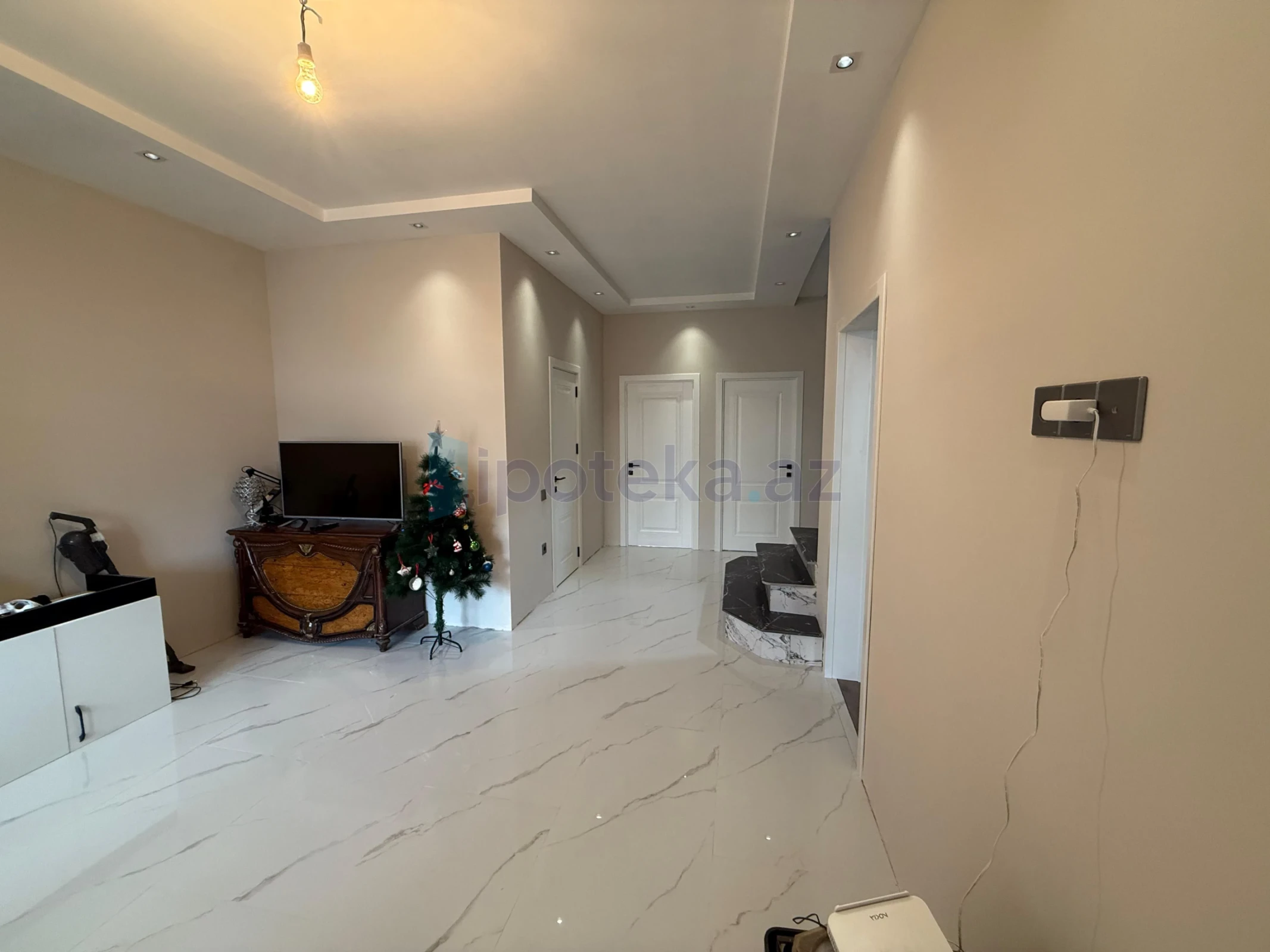 Satılır 6 otaqlı mənzil 230 m²