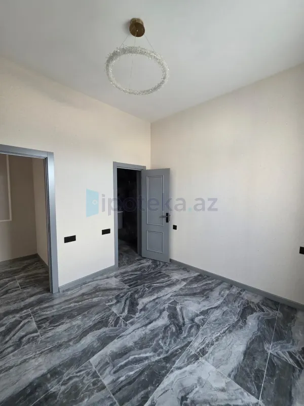 Satılır 4 otaqlı mənzil 135 m²