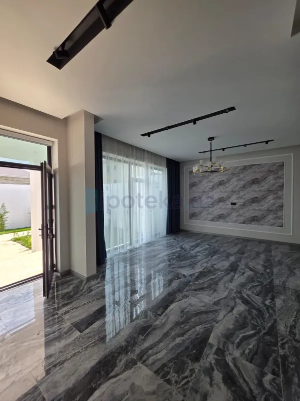 Satılır 4 otaqlı mənzil 135 m²