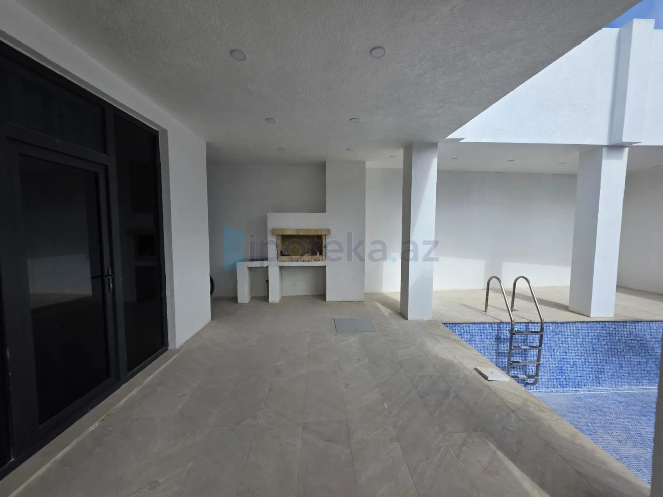 Satılır 4 otaqlı mənzil 135 m²