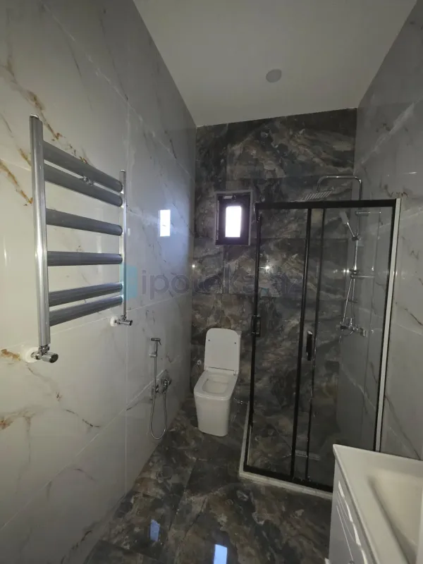 Satılır 4 otaqlı mənzil 135 m²