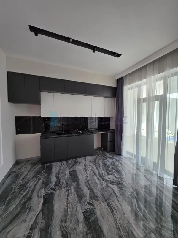Satılır 4 otaqlı mənzil 135 m²