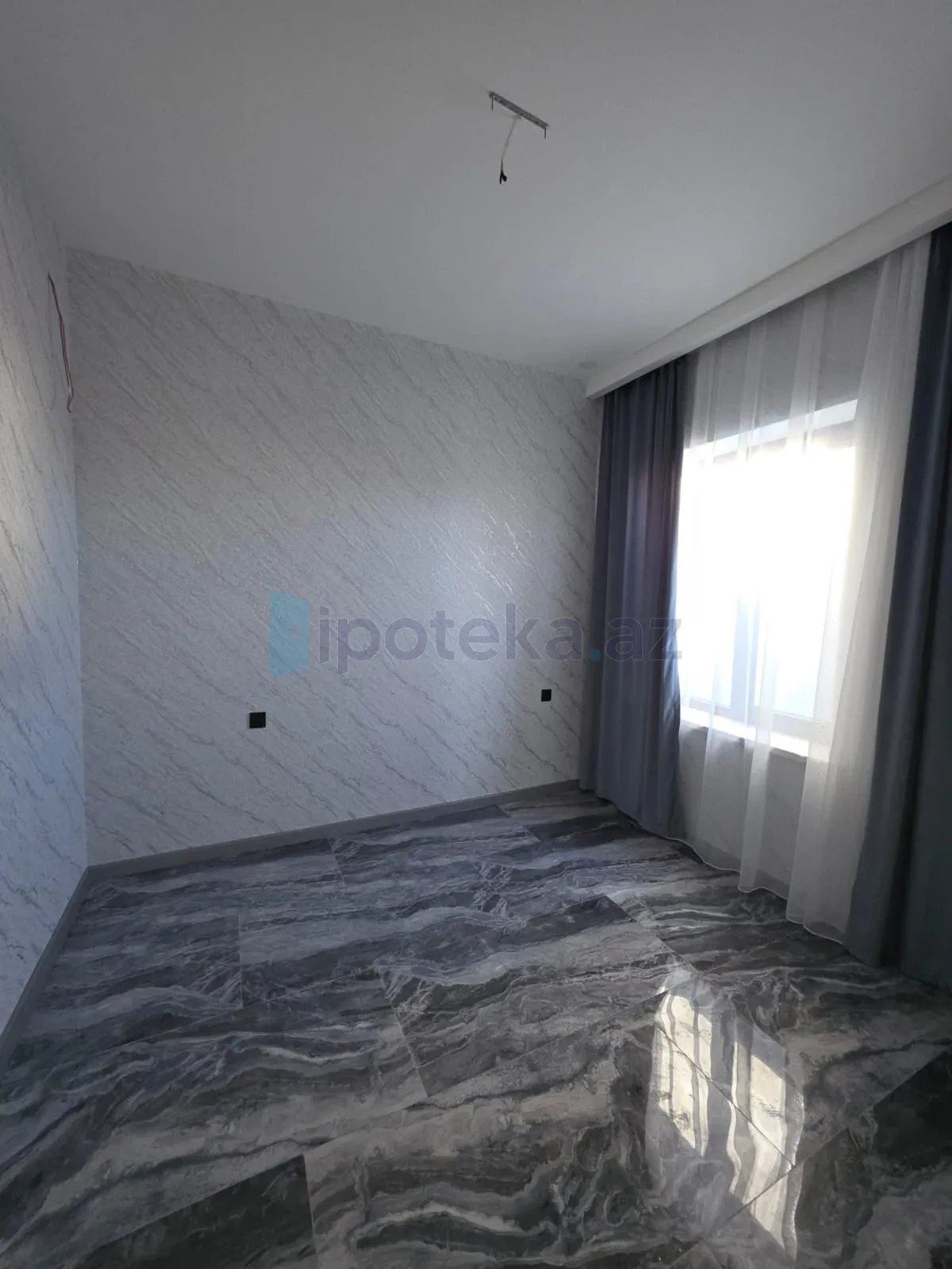 Satılır 4 otaqlı mənzil 135 m²
