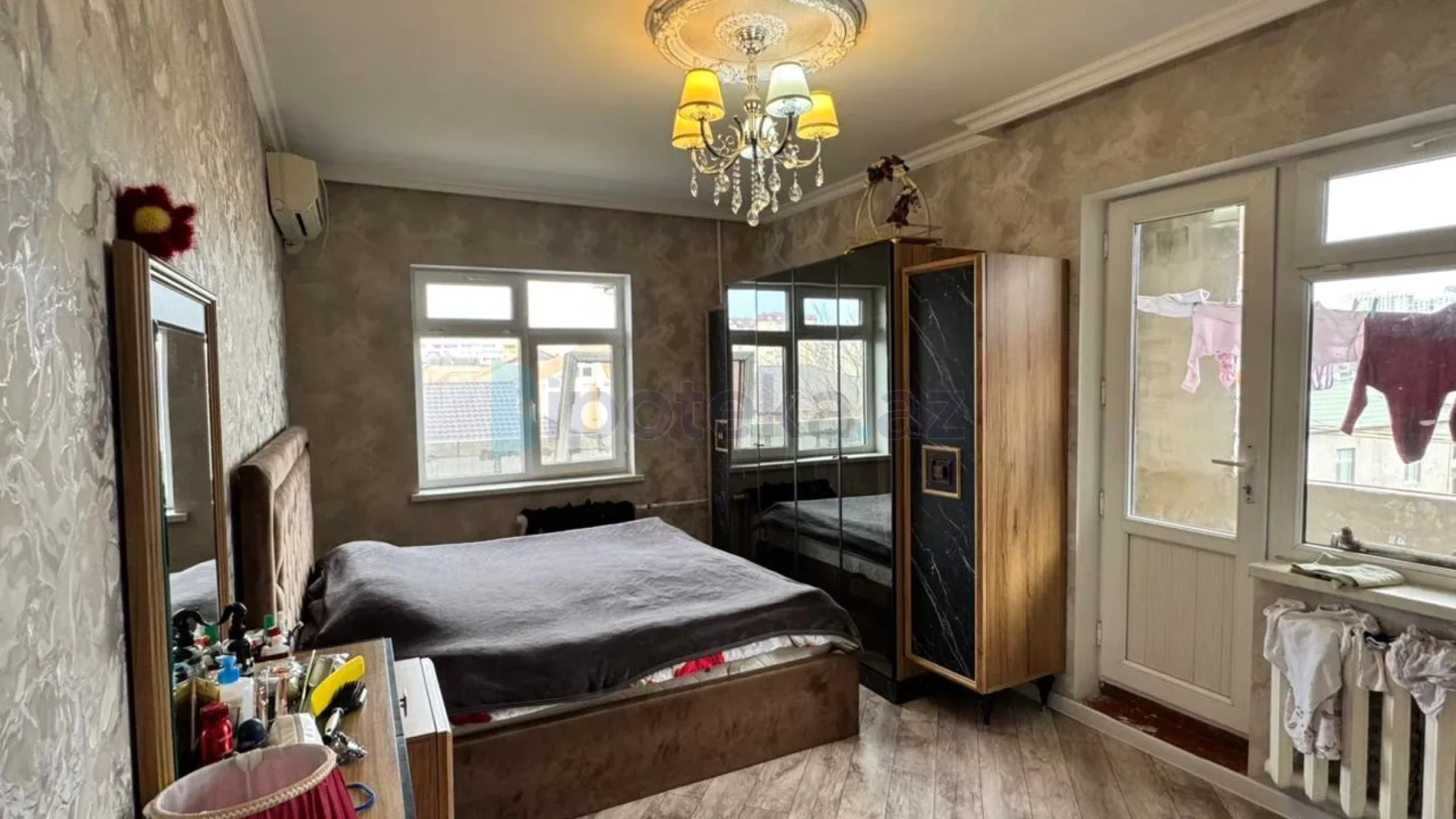 Satılır 3 otaqlı köhnə tikili 90 m²