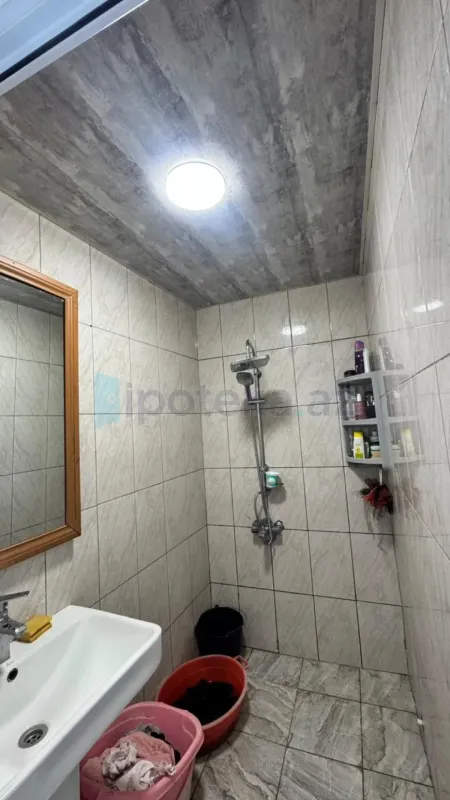 Satılır 3 otaqlı köhnə tikili 90 m²