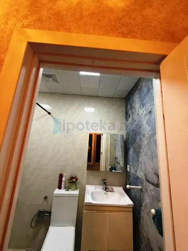Satılır 3 otaqlı köhnə tikili 70 m²