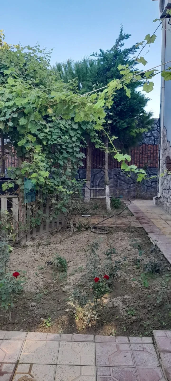 Satılır 4 otaqlı həyət evi 140 m²