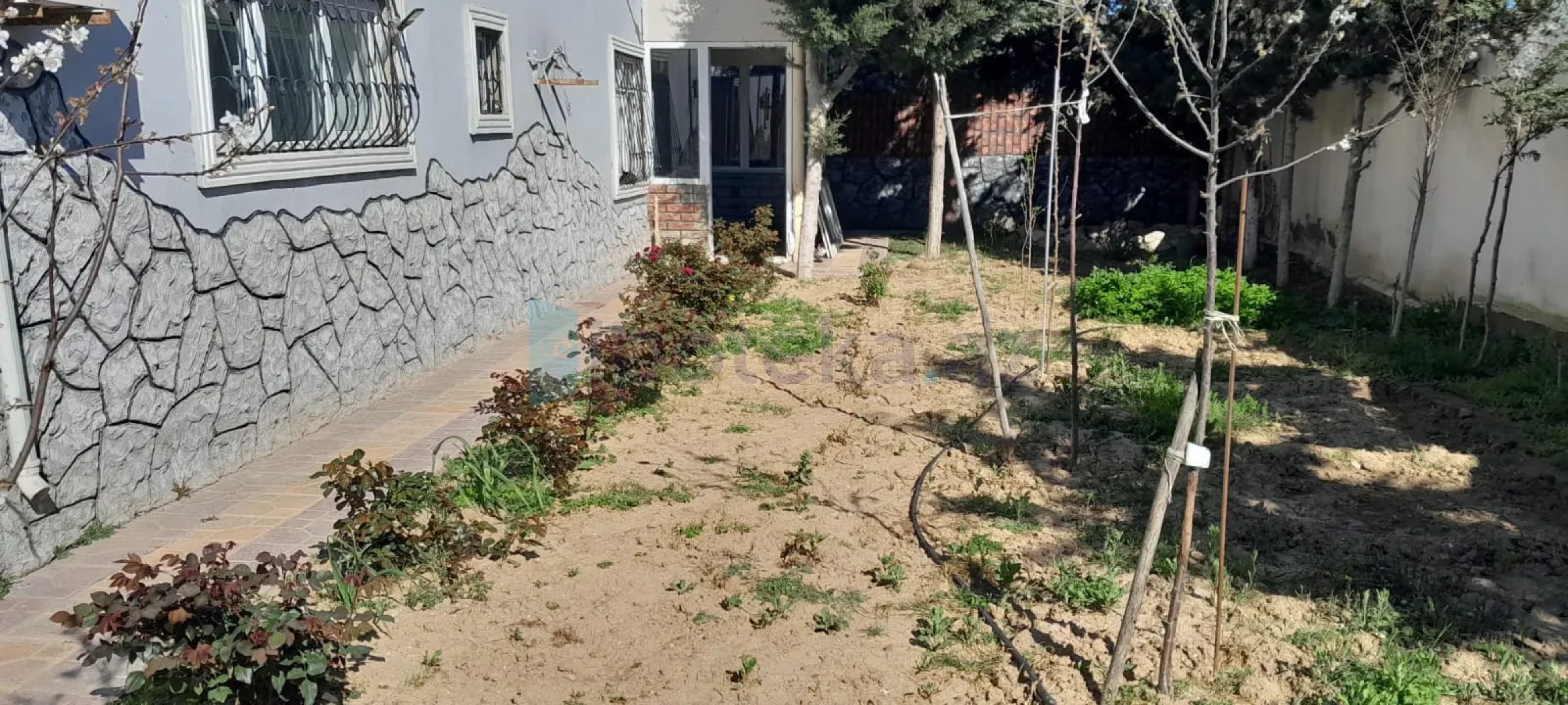 Satılır 4 otaqlı həyət evi 140 m²