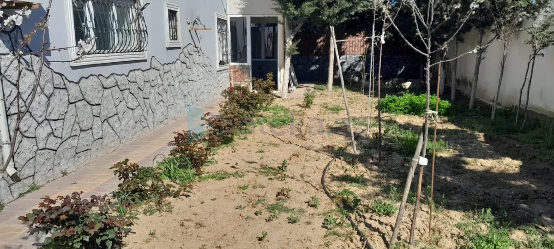 Satılır 4 otaqlı həyət evi 140 m²