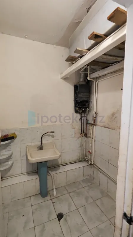 Satılır 2 otaqlı köhnə tikili 62 m²