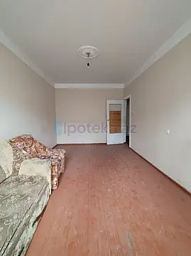 Satılır 2 otaqlı köhnə tikili 62 m²