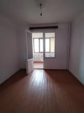 Satılır 2 otaqlı köhnə tikili 62 m²