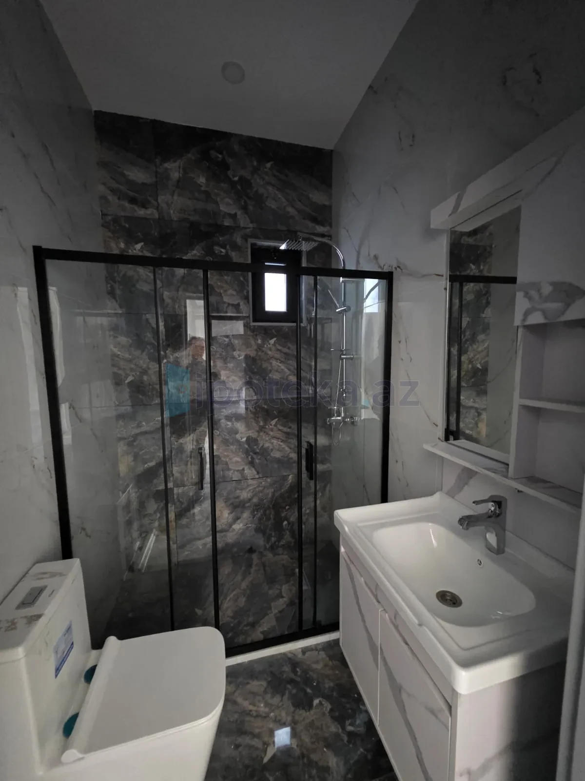 Satılır 4 otaqlı mənzil 130 m²