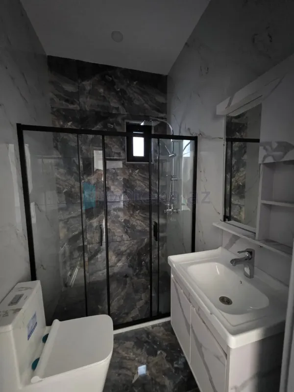 Satılır 4 otaqlı mənzil 130 m²