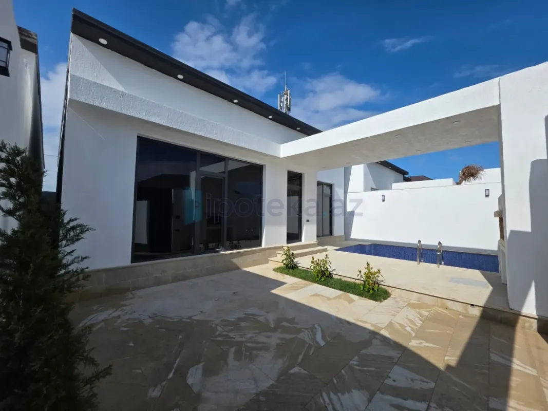 Satılır 4 otaqlı mənzil 130 m²