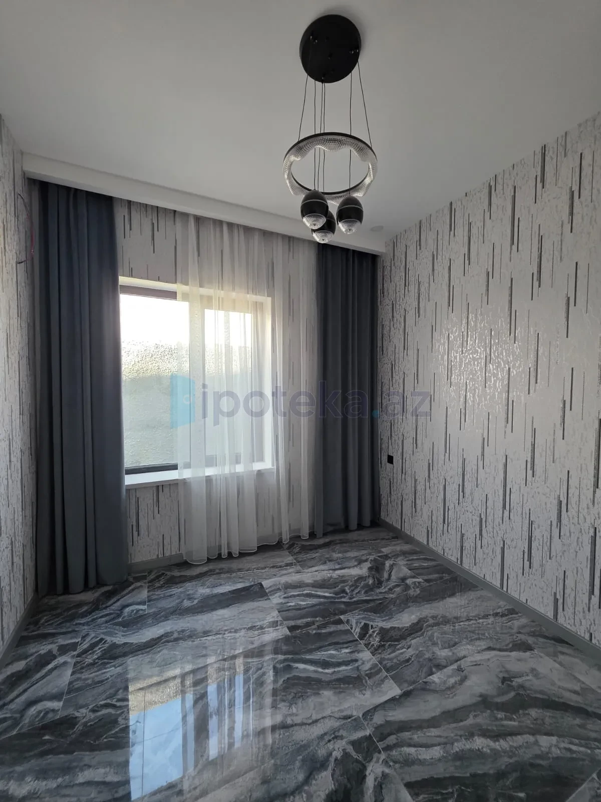 Satılır 4 otaqlı mənzil 130 m²