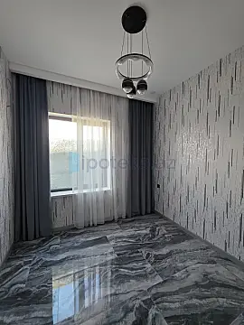 Satılır 4 otaqlı mənzil 130 m²