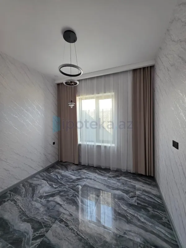 Satılır 4 otaqlı mənzil 130 m²