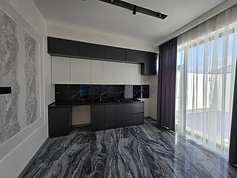 Satılır 4 otaqlı mənzil 130 m²