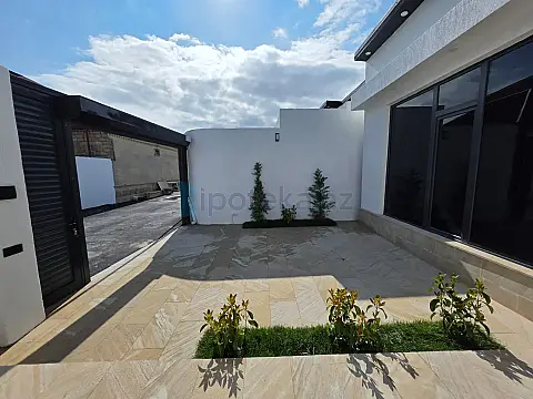Satılır 4 otaqlı mənzil 130 m²