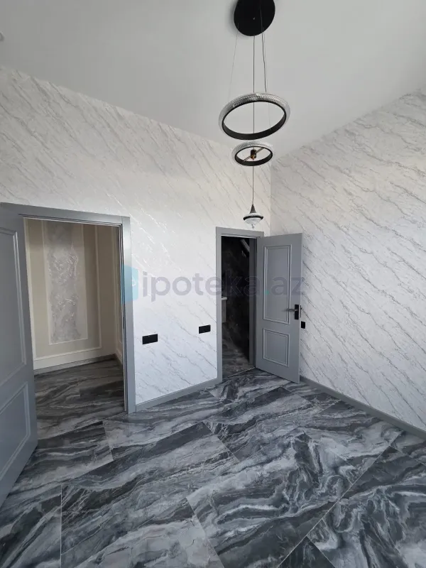 Satılır 4 otaqlı mənzil 130 m²