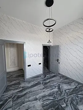 Satılır 4 otaqlı mənzil 130 m²