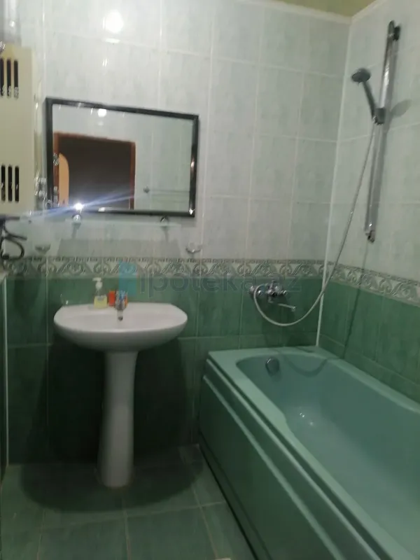 Satılır 3 otaqlı köhnə tikili 77.7 m²