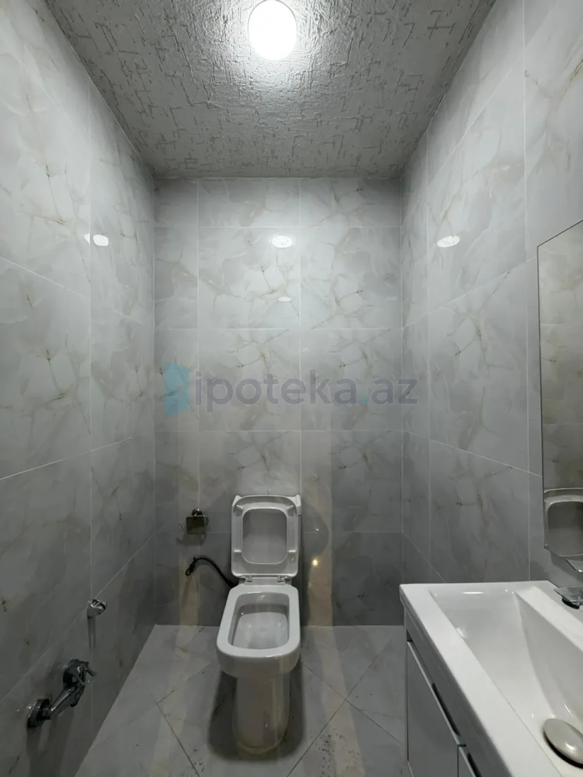 Satılır 5 otaqlı mənzil 185 m²