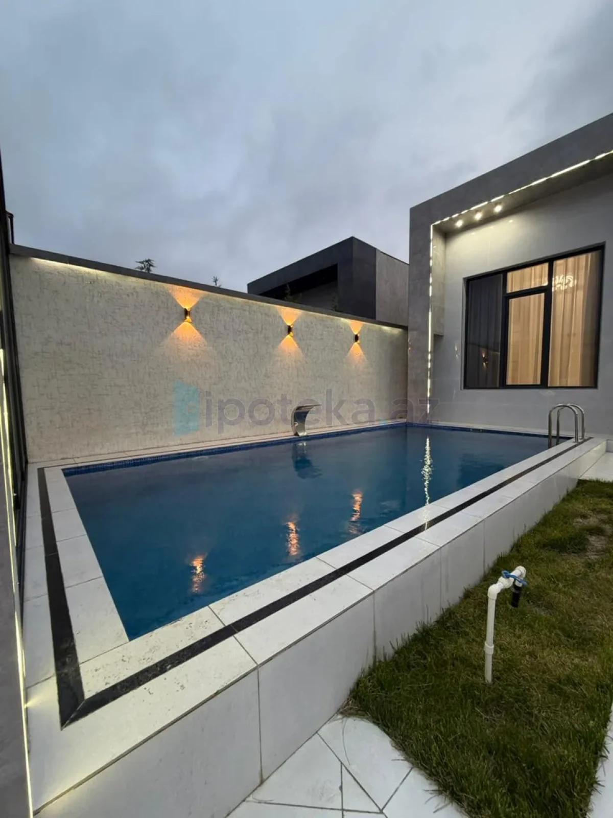 Satılır 5 otaqlı mənzil 185 m²